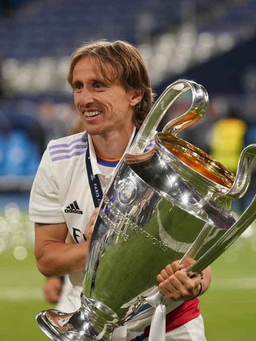 官方：阿贾克斯主帅海廷加下课；带队本赛季欧冠四战全败