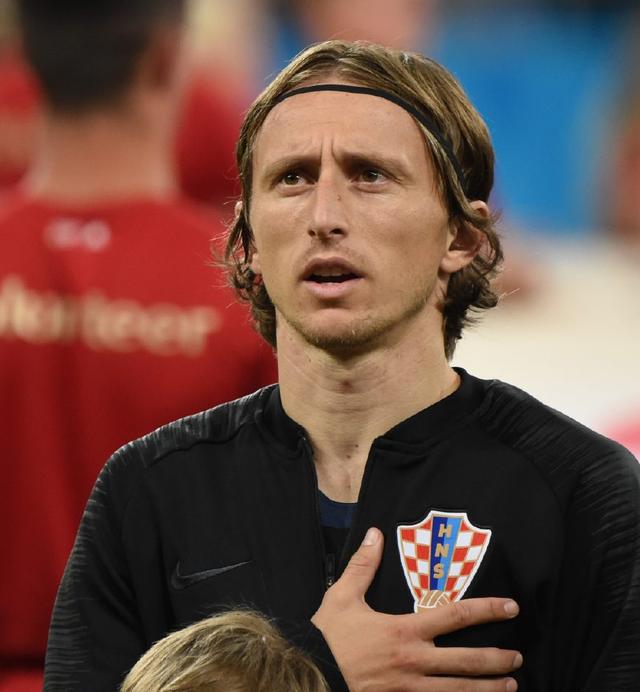 日本队以2-0击败加纳队，堂安律远射破门，阿布受伤离场，日本队近10场全胜，展现强大实力。