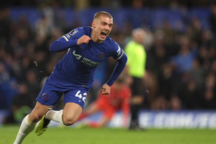 篮球勇士核心三分11投9中，全场手感火热