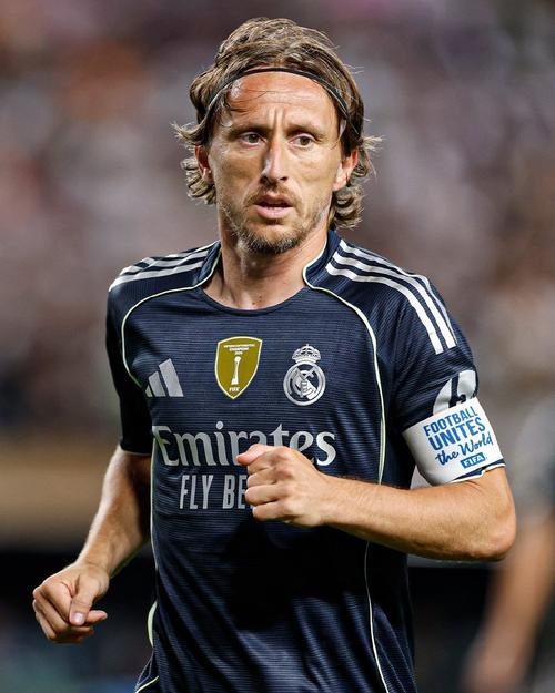 开场16分钟35秒，巴萨遭遇欧冠单场比赛最快的两个丢球