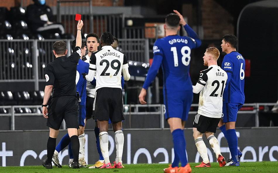 世体：梅西在进入诺坎普前没联系巴萨的任何人请求许可