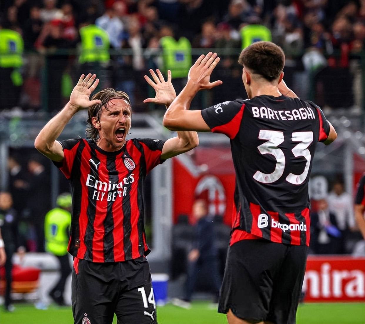 邵佳一独立带队时间不足一年半，此前曾担任国足助教