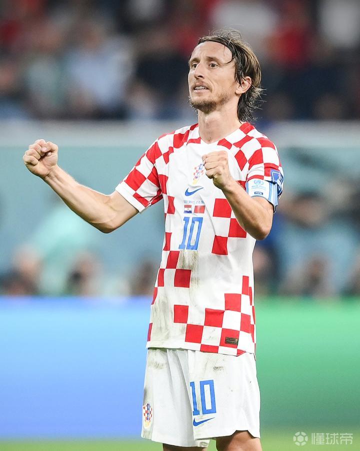 杜兰特连续得分带动全队