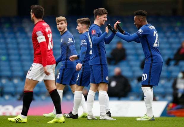 法兰克福1-1沃尔夫斯堡，岑特破门，巴舒亚伊点射绝平